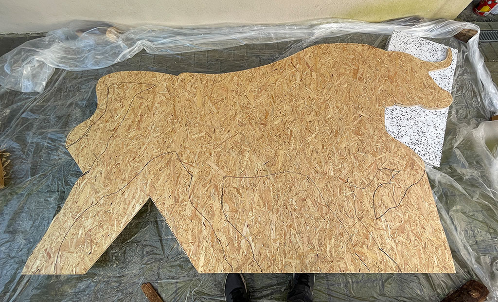 Stier auf OSB-Platte