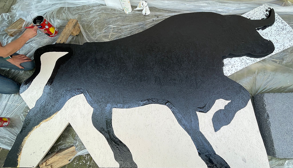 Stier auf OSB-Platte