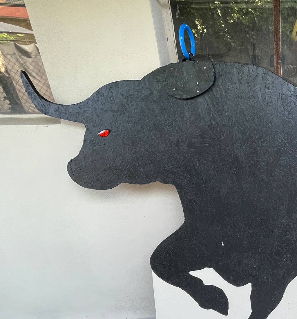 Stier auf OSB-Platte